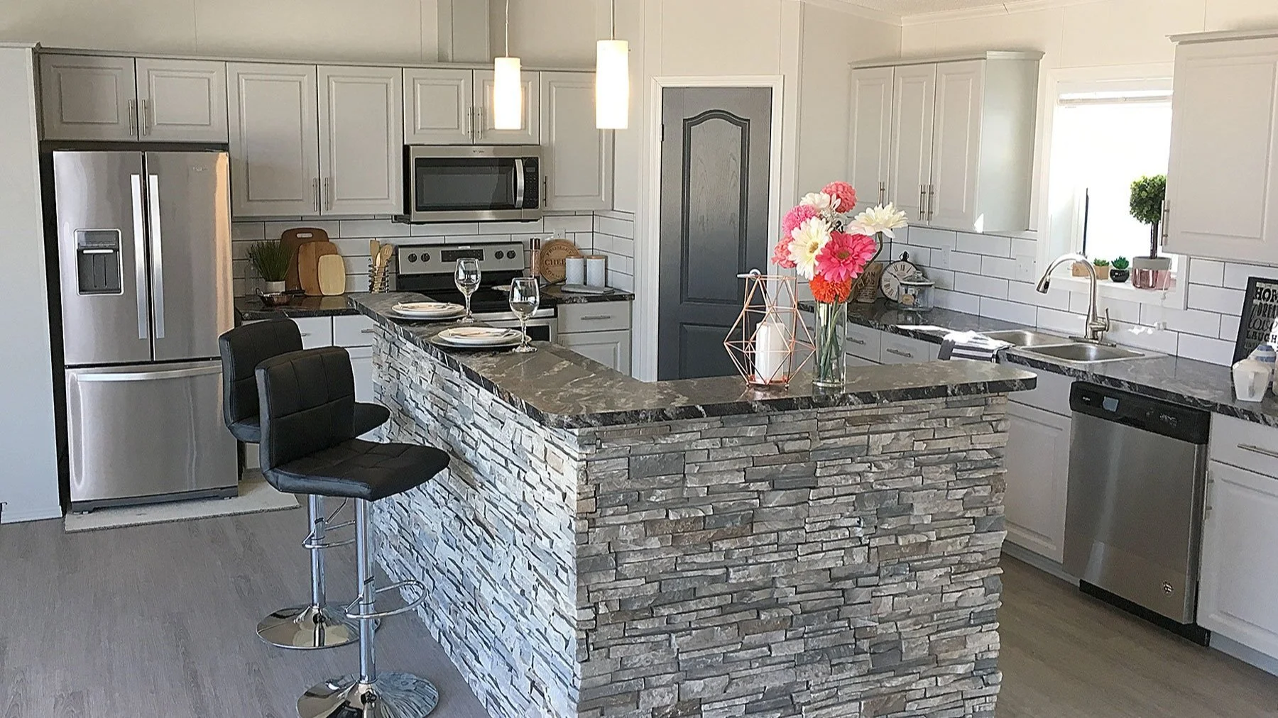 Modern Stone | Mountain Summit — HOURWALL